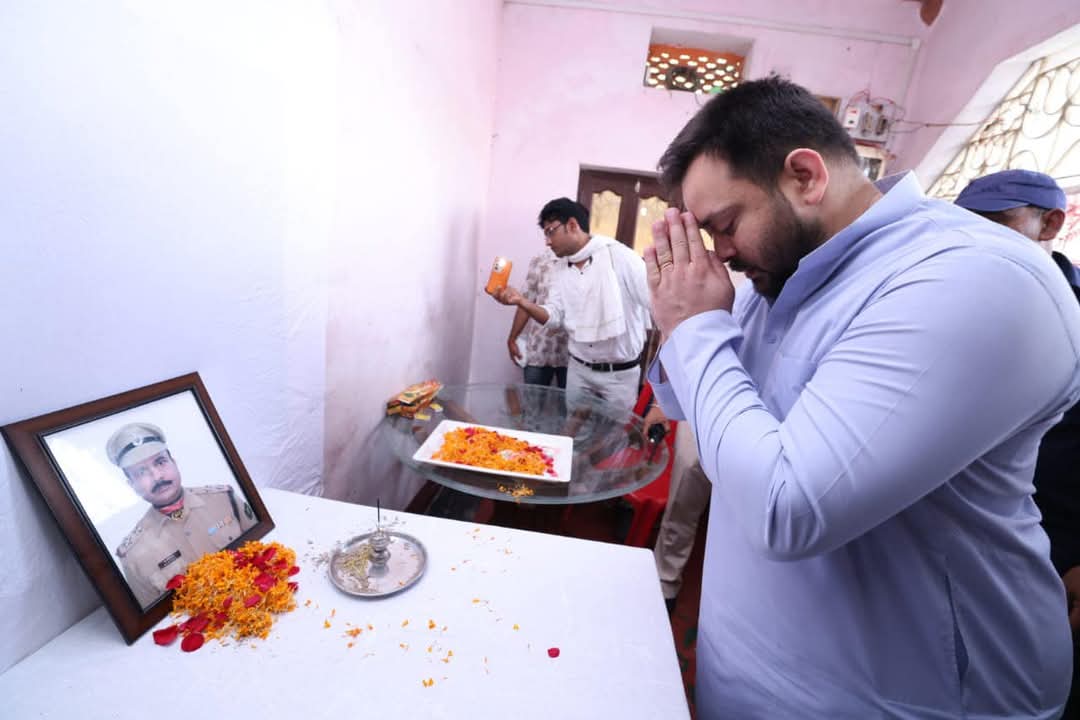 तेजस्वी यादव ने शहीद बीएसएफ सब-इंस्पेक्टर मोहम्मद इम्तियाज के परिजनों से की मुलाकात, जताई संवेदना