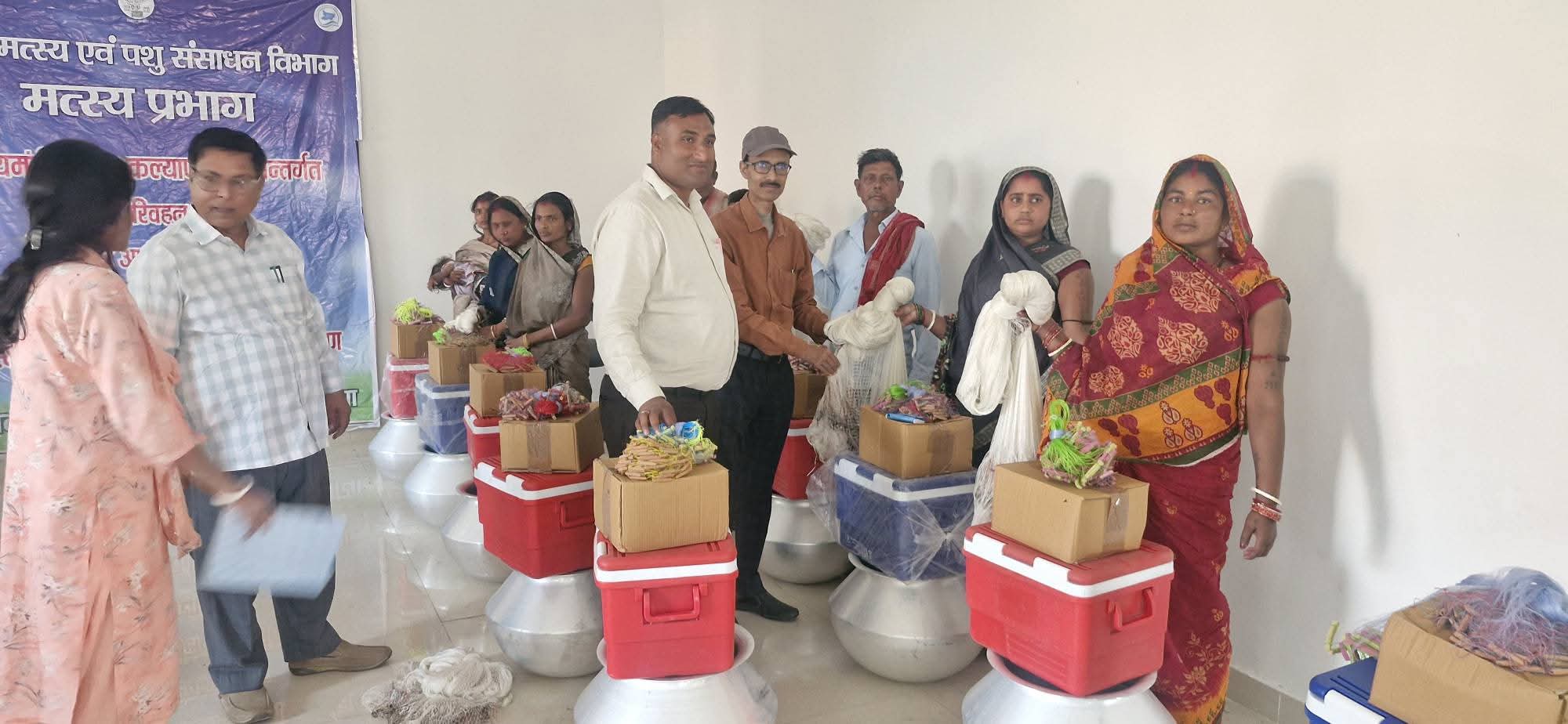 मुख्यमंत्री मछुआ कल्याण योजना के तहत पूर्णिया में किट वितरण, मछुआरों की आय बढ़ाने पर जोर