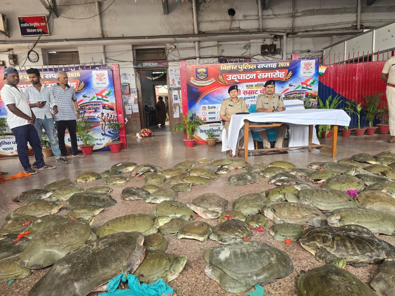 फरक्का एक्सप्रेस में बड़ी कार्रवाई: 88 कछुए बरामद, 5 तस्कर गिरफ्तार