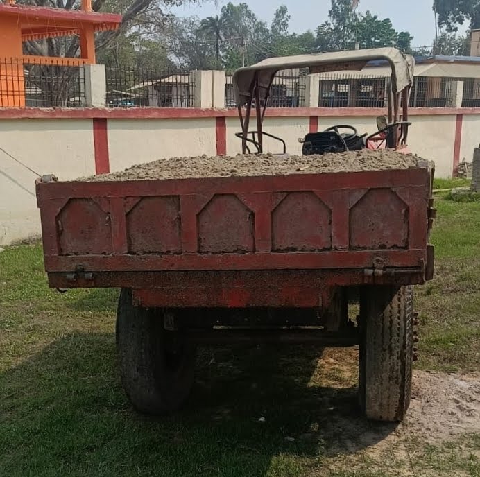 नागर नदी से अवैध बालू खनन पर पुलिस की कार्रवाई, बालू लदा ट्रैक्टर जप्त, 1.30 लाख का जुर्माना