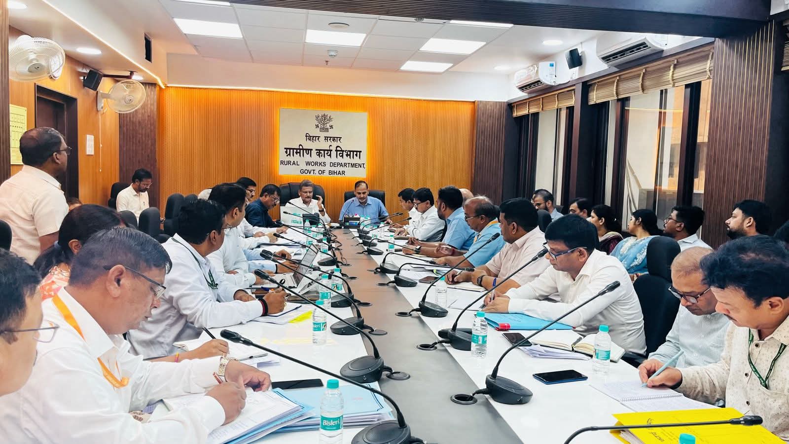 ग्रामीण सड़कों एवं पुल निर्माण की समीक्षा, गुणवत्ता और समयसीमा पर मंत्री ने दिया जोर